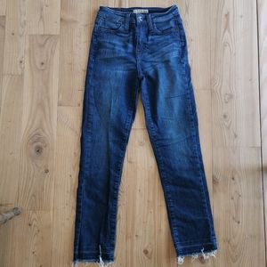 GUESS women's high-rise jeans! Size 25